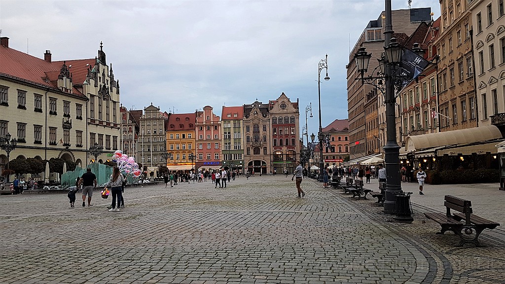 20190805_201714 copia.jpg - Piazza del Mercato, edifici storici.